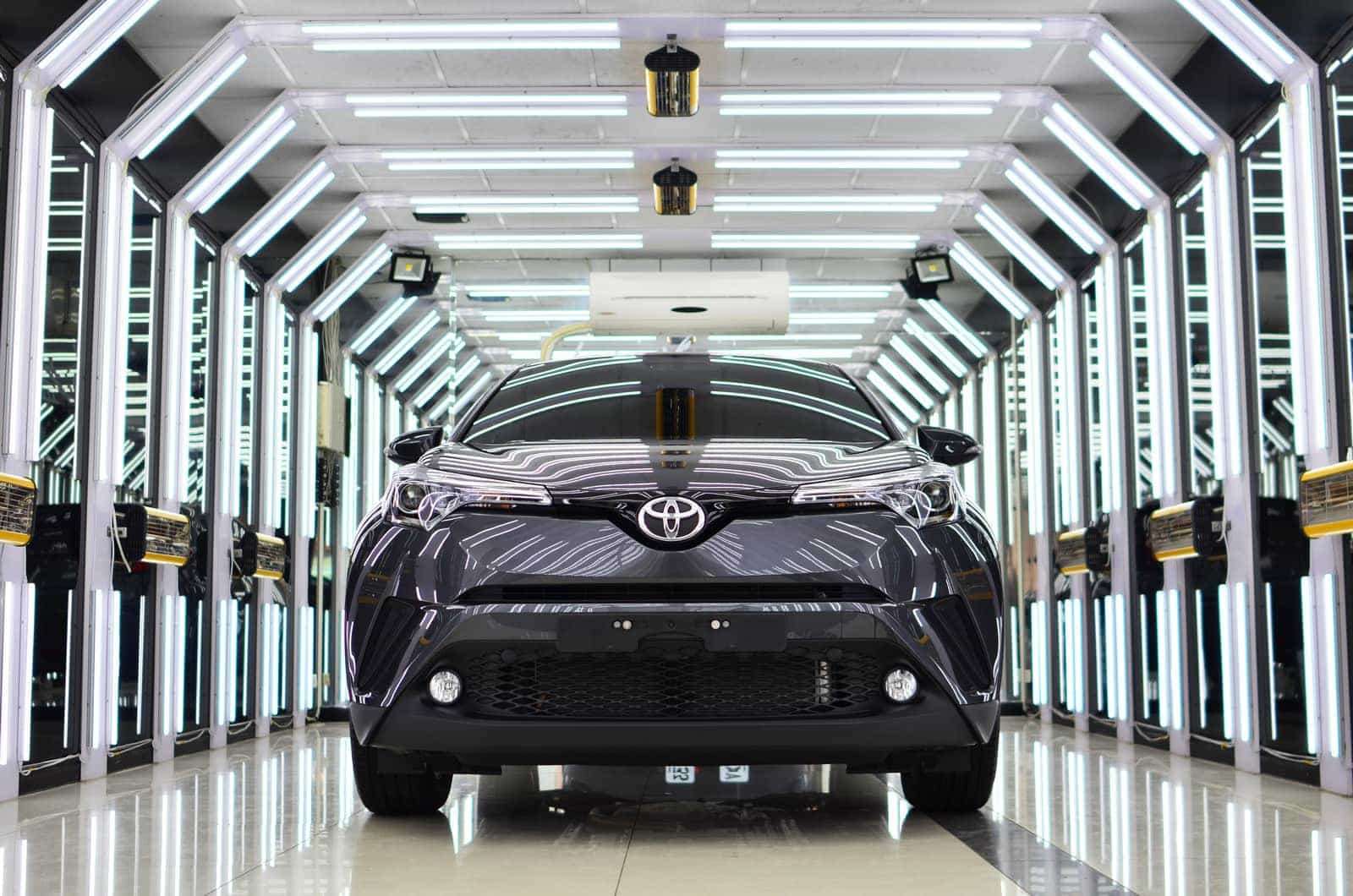 Toyota 豐田 C-HR 灰色作品主圖