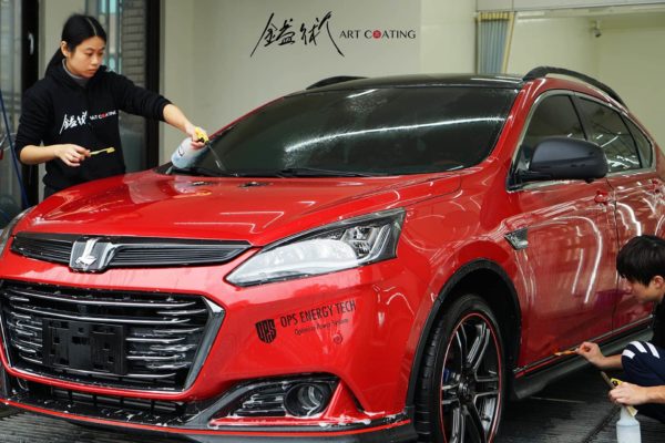 車身各鈑件縫隙用軟毛刷清潔